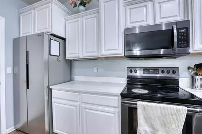 9239 S 54th St, Franklin, WI 53132 - Photo 4