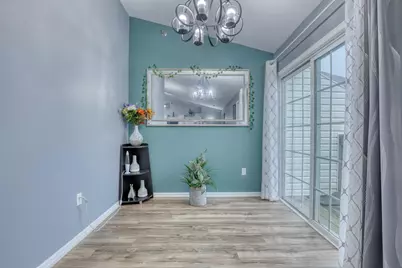 9239 S 54th St, Franklin, WI 53132 - Photo 8