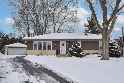 N85W18290  Tyler Ct, Menomonee Falls, WI 53051 - Photo 2
