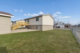 6401 N 106th St, Milwaukee, WI 53224 - Photo 18