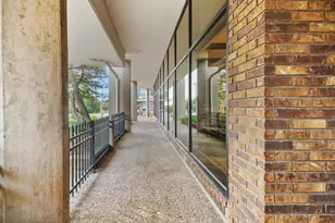 929 N Astor St, Milwaukee, WI 53202 - Photo 52