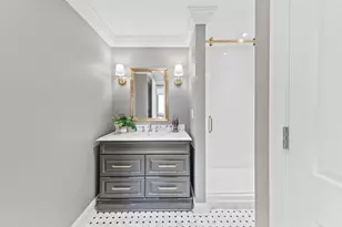 929 N Astor St, Milwaukee, WI 53202 - Photo 42