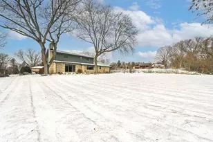 7693 Overlook Dr, Greendale, WI 53129 - Photo 14