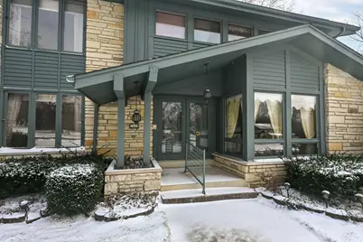 7693  Overlook Dr, Greendale, WI 53129 - Photo 16