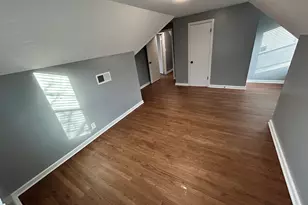 402 N 68th St, Wauwatosa, WI 53212 - Photo 8