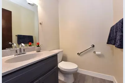 6081 W Calumet Rd, Milwaukee, WI 53223 - Photo 24