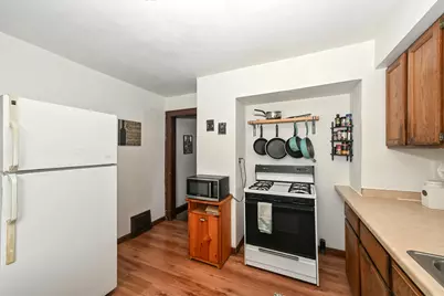 2001 S 90th St, West Allis, WI 53227 - Photo 6