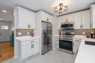 8930 W Lawrence Ave, Milwaukee, WI 53225 - Photo 14