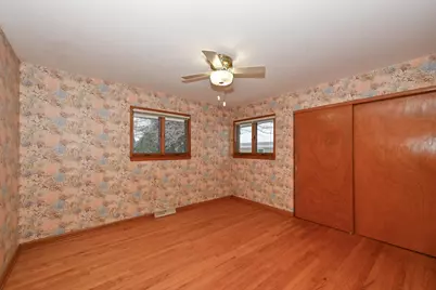 8720 W Ohio Ave, Milwaukee, WI 53227 - Photo 16