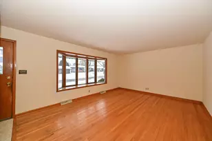 8720 W Ohio Ave, Milwaukee, WI 53227 - Photo 4