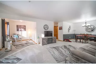 530 N Silverbrook Dr #36, West Bend, WI 53090 - Photo 8