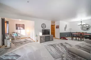 530 N Silverbrook Dr, West Bend, WI 53090 - Photo 8