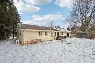 2117 Sunnyside Dr, Waukesha, WI 53186 - Photo 40
