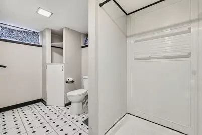 6326 W Bottsford Ave, Greenfield, WI 53220 - Photo 16