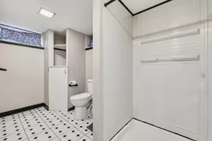 6326 W Bottsford Ave, Greenfield, WI 53220 - Photo 16