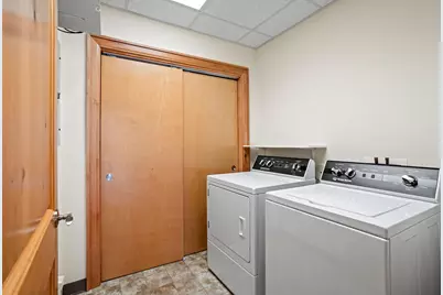 1313 N Franklin Pl #504, Milwaukee, WI 53202 - Photo 32