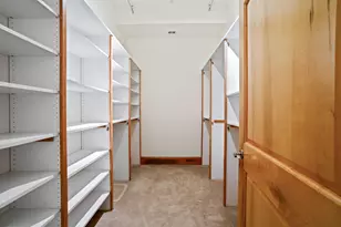 1313 N Franklin Pl, Milwaukee, WI 53202 - Photo 24