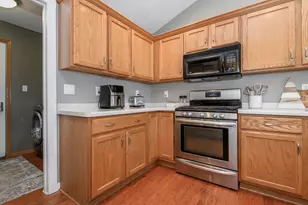 W181N8912 Melanie Ln, Menomonee Falls, WI 53051 - Photo 12