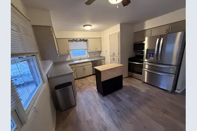 2831 E Carpenter Ave, Cudahy, WI 53110 - Photo 2