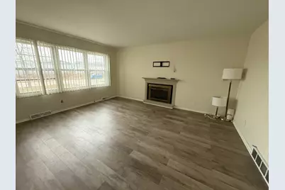 2831 E Carpenter Ave, Cudahy, WI 53110 - Photo 4