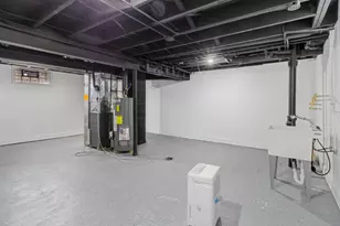 1215 S 91st St, West Allis, WI 53214 - Photo 24