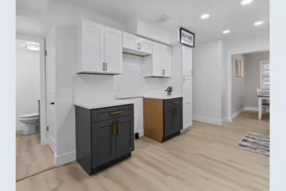 1215 S 91st St, West Allis, WI 53214 - Photo 6