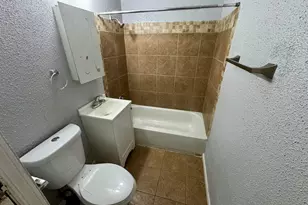 3223 W Fairmount Ave, Milwaukee, WI 53209 - Photo 6