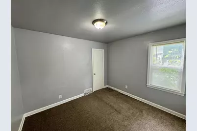 3223 W Fairmount Ave, Milwaukee, WI 53209 - Photo 4