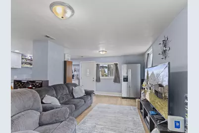 3923 S 41st St, Greenfield, WI 53221 - Photo 6