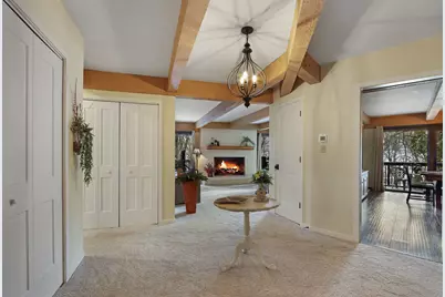 880  Windsor Dr #J3, Fontana, WI 53125 - Photo 4