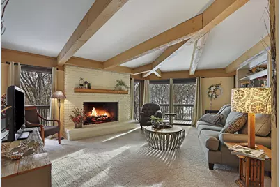 880  Windsor Dr #J3, Fontana, WI 53125 - Photo 6