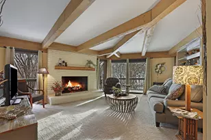 880 Windsor Dr, Fontana, WI 53125 - Photo 6