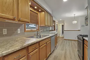 3131 Barbara Dr, Racine, WI 53404 - Photo 8