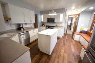 6535 N Braeburn Ln, Glendale, WI 53209 - Photo 8