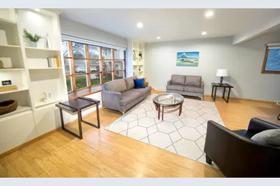 6535 N Braeburn Ln, Glendale, WI 53209 - Photo 4