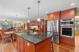 W140N5331 St Andrews Cir, Menomonee Falls, WI 53051 - Photo 4