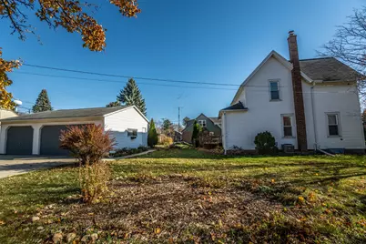824  Park Ave, West Bend, WI 53090 - Photo 4