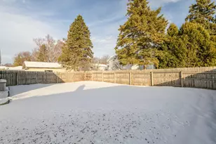 511 Robin St, West Bend, WI 53090 - Photo 22