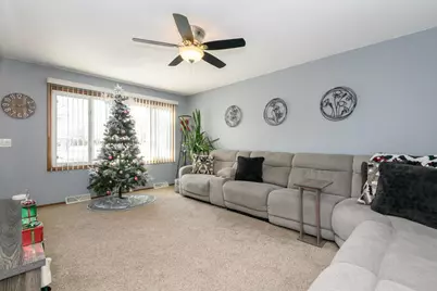 511  Robin St, West Bend, WI 53090 - Photo 2