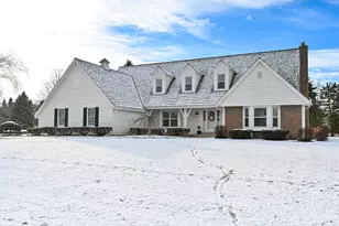 133 E Beechwood Dr, Mequon, WI 53092 - Photo 4