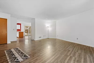 15629 W Ridge Rd, New Berlin, WI 53151 - Photo 2