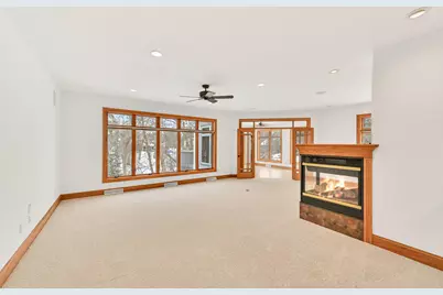 605  St Johns Dr, Delafield, WI 53018 - Photo 10