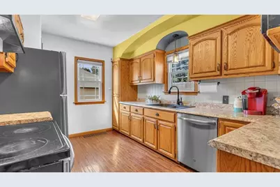 1513 E Harriet St, Appleton, WI 54915 - Photo 8