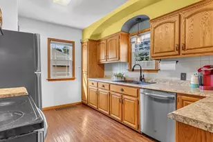 1513 E Harriet St, Appleton, WI 54915 - Photo 8