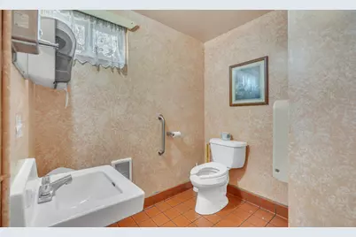 2927 S 8th St, Sheboygan, WI 53081 - Photo 8