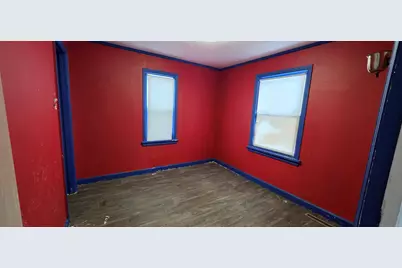 10700 W Manor Park Dr, West Allis, WI 53227 - Photo 8