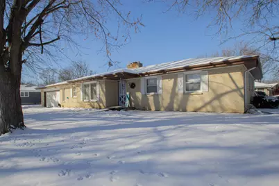 2  Riverdale Cir, Watertown, WI 53094 - Photo 2