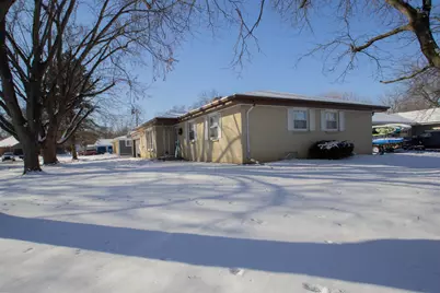 2  Riverdale Cir, Watertown, WI 53094 - Photo 4