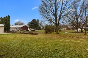 N6583 Daffodil Rd, Sugar Creek, WI 53121 - Photo 14