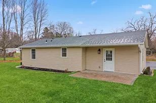 N6583 Daffodil Rd, Sugar Creek, WI 53121 - Photo 12